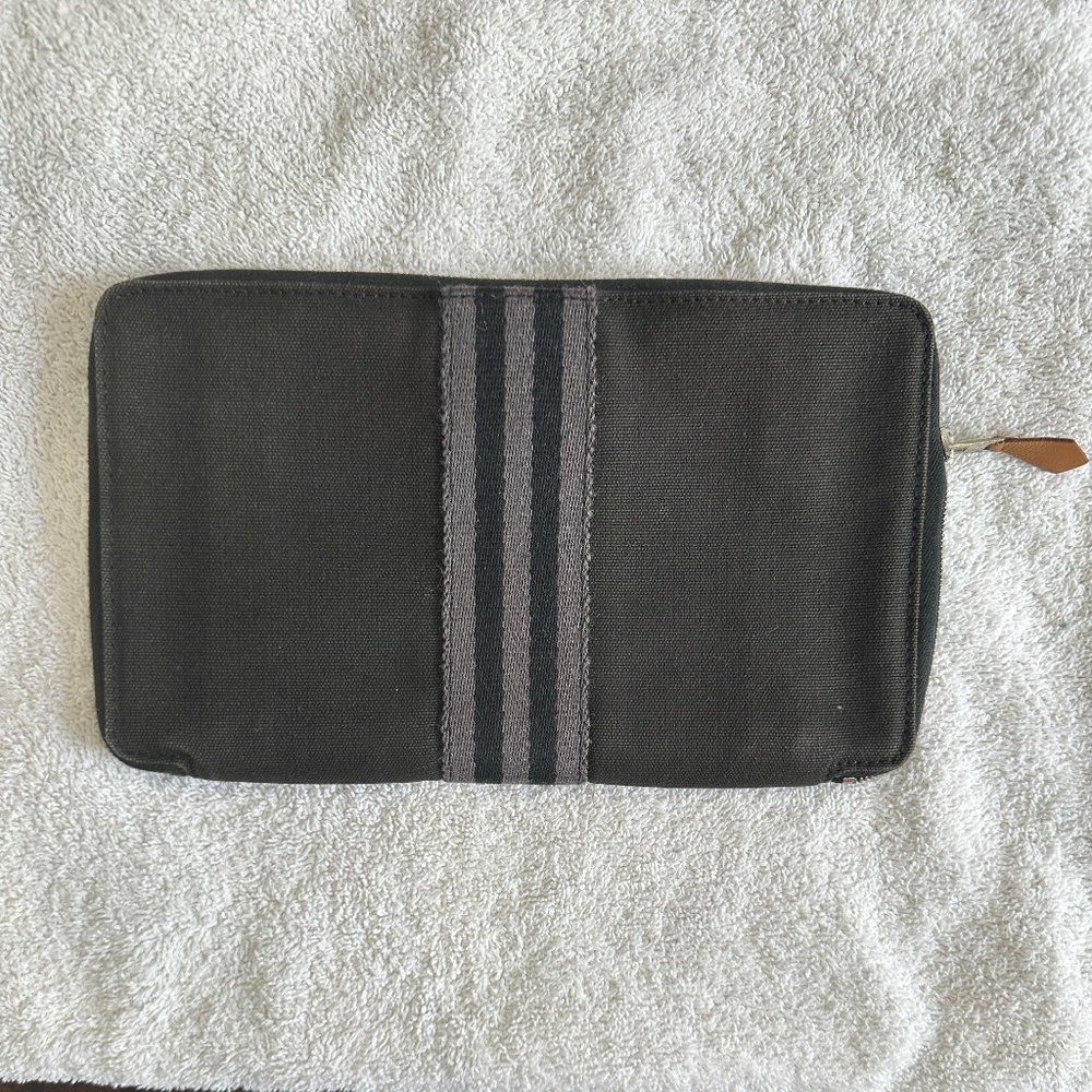 Hermes 'Fourre Tout PM' Zippy Wallet - Picture 2 of 15